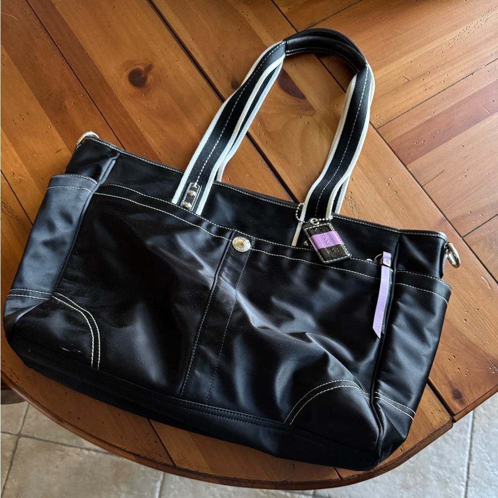 Coach tote bag, black and lilac detailing, many pockets, zipper closure
